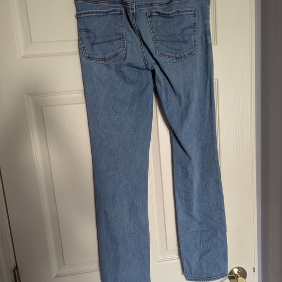 American Eagle Outfitters Straight Super Stretch Light Wash Jeans - Picture 2 of 5